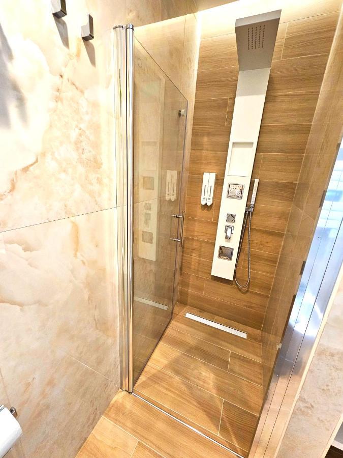 Astoria Supreme - Modern Boutique Suites Lecce Ngoại thất bức ảnh