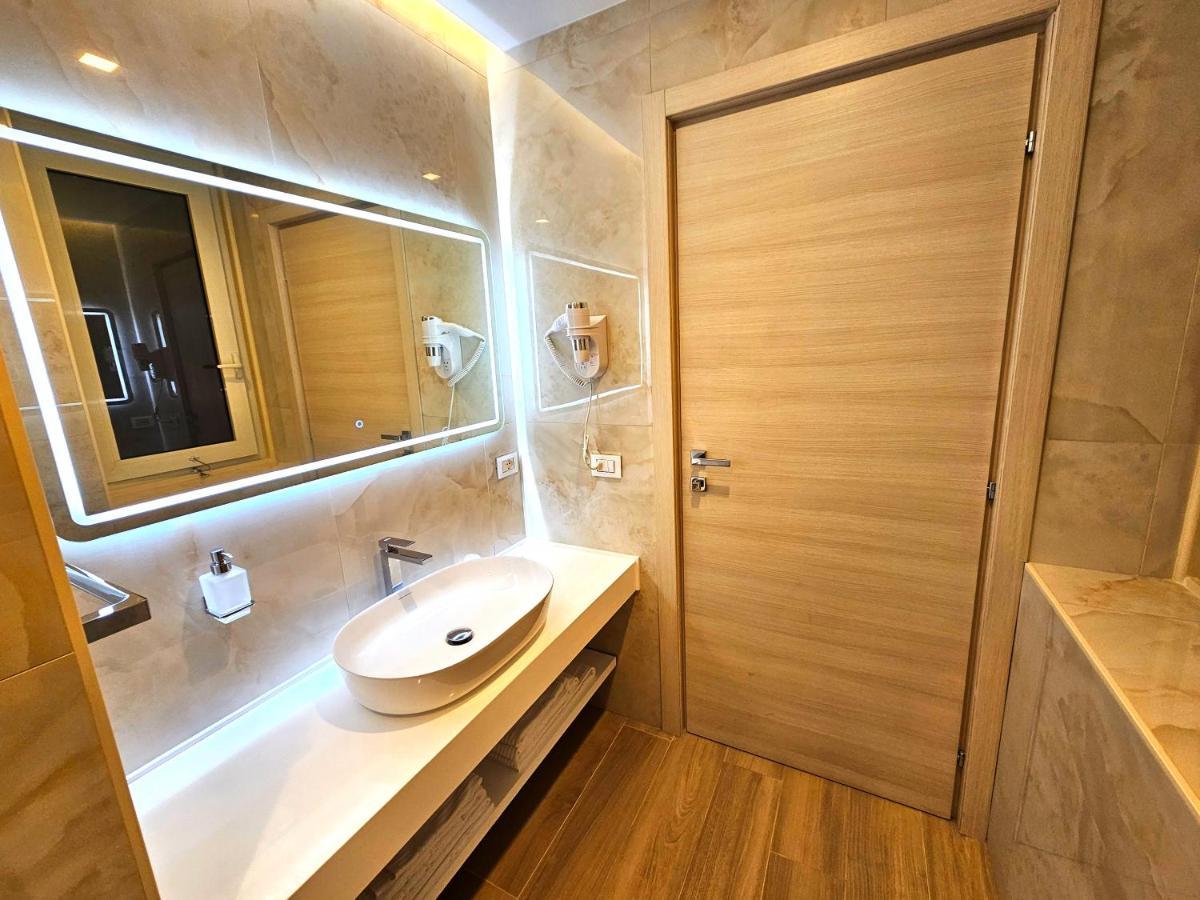 Astoria Supreme - Modern Boutique Suites Lecce Ngoại thất bức ảnh