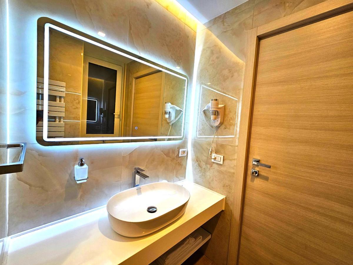 Astoria Supreme - Modern Boutique Suites Lecce Ngoại thất bức ảnh