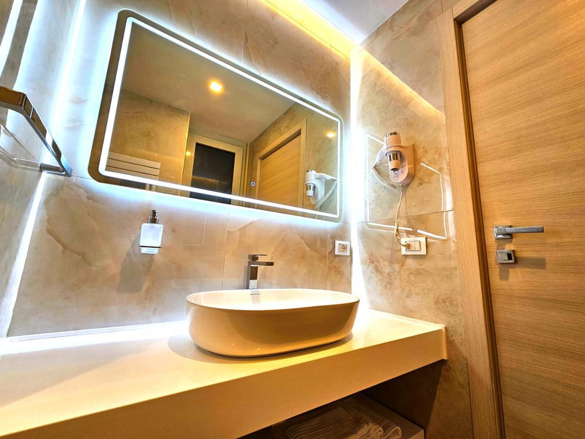 Astoria Supreme - Modern Boutique Suites Lecce Ngoại thất bức ảnh